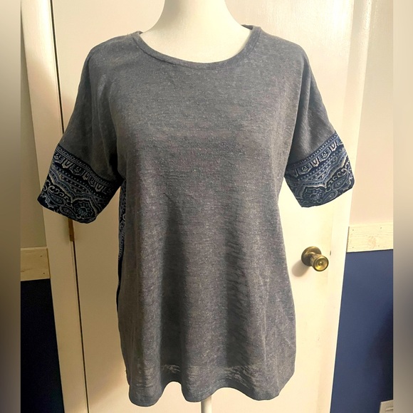 Anthropologie Tops - Anthropologie Postmark top Small lightweight gray sheer with cute blue paisley